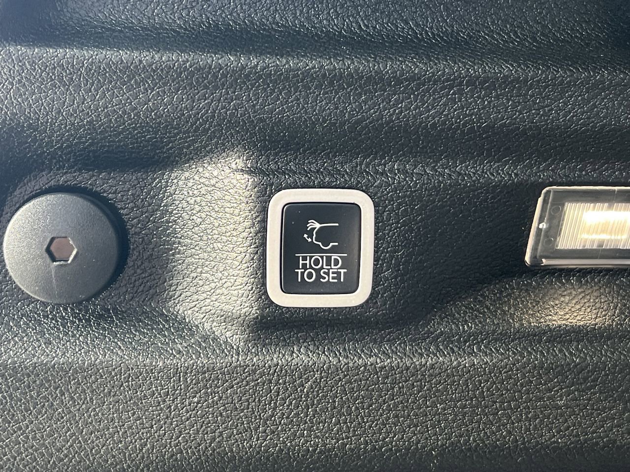 Used 2022 Jeep Grand Cherokee L Laredo image 32