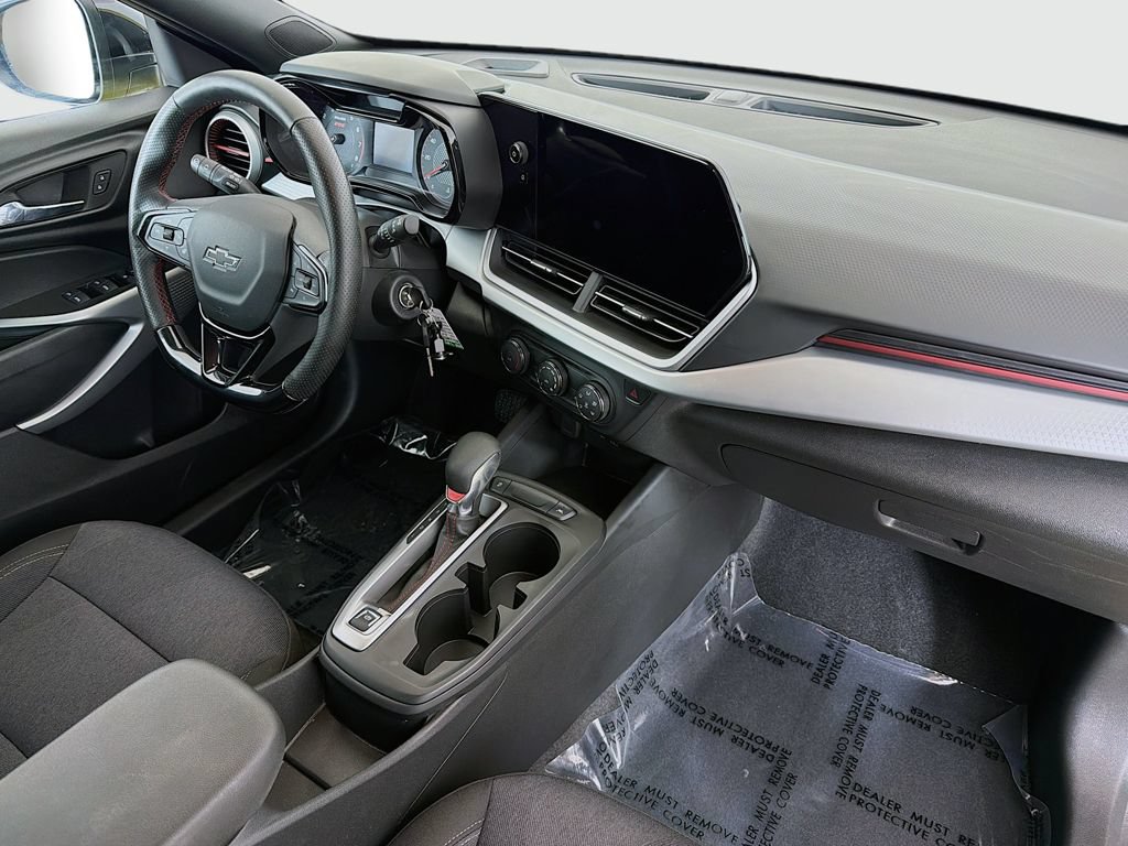 Used 2025 Chevrolet Trax RS FWD image 19