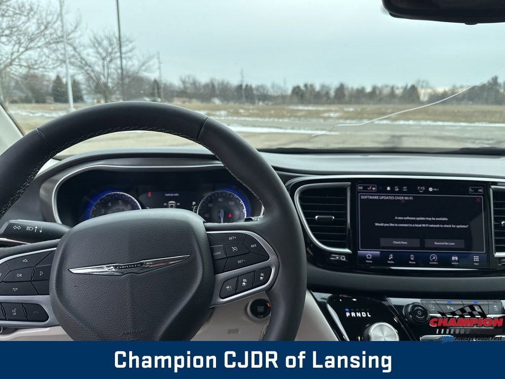 Used 2024 Chrysler Pacifica Touring-L image 20