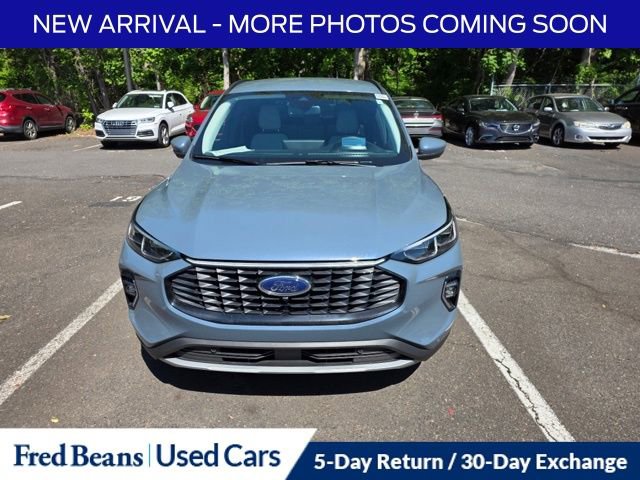 Used 2023 Ford Escape Platinum w/ Premium Technology Package FWD image 2