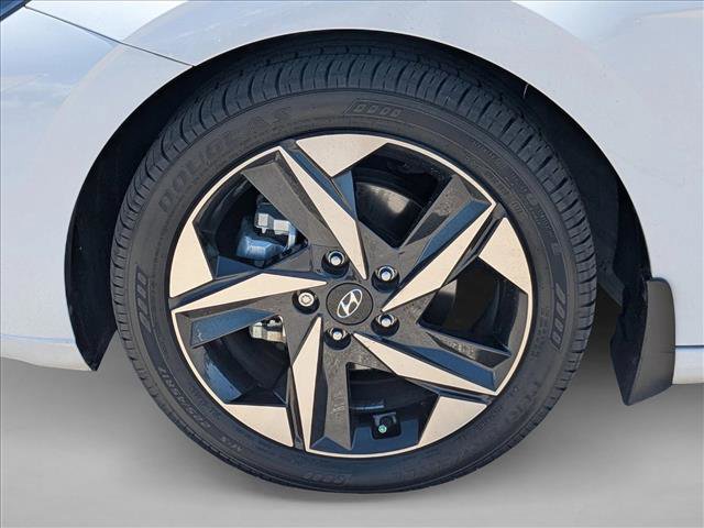 Used 2023 Hyundai Elantra Limited FWD image 22