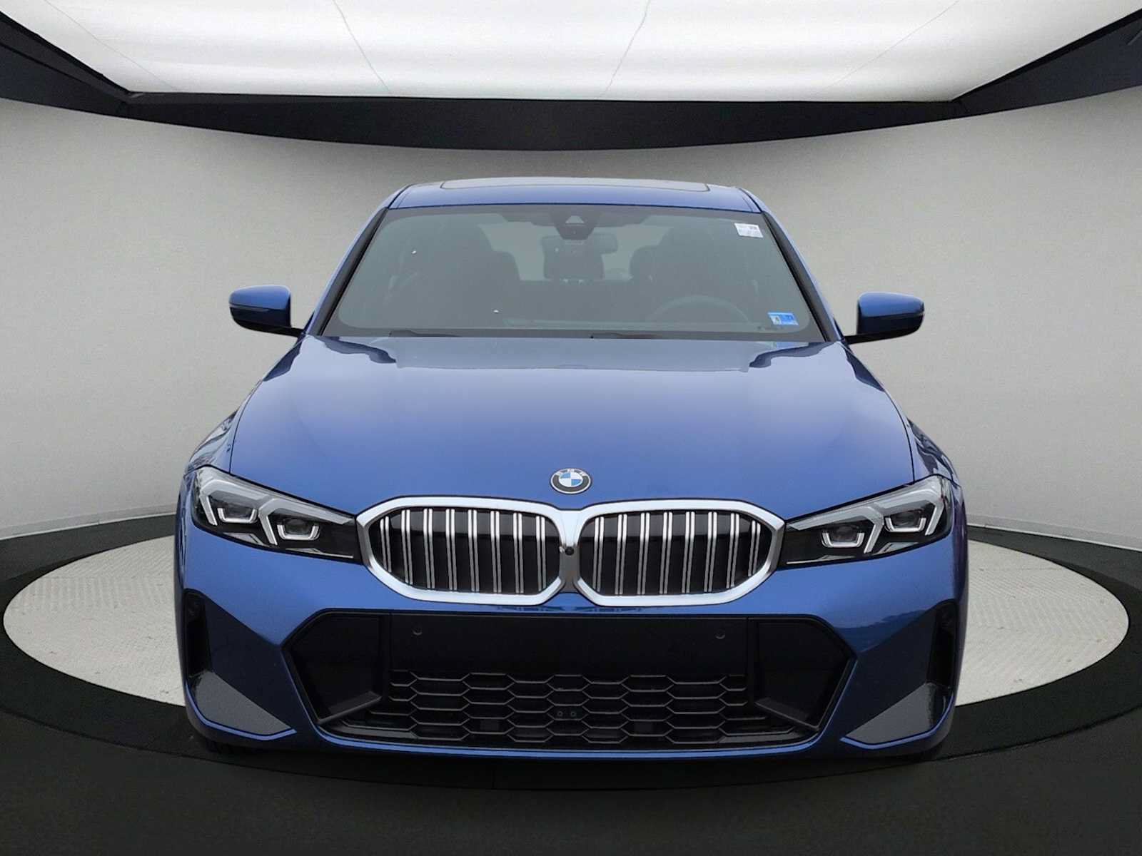 Used 2026 BMW 330i xDrive Sedan w/ M Sport Package AWD/4WD image 3