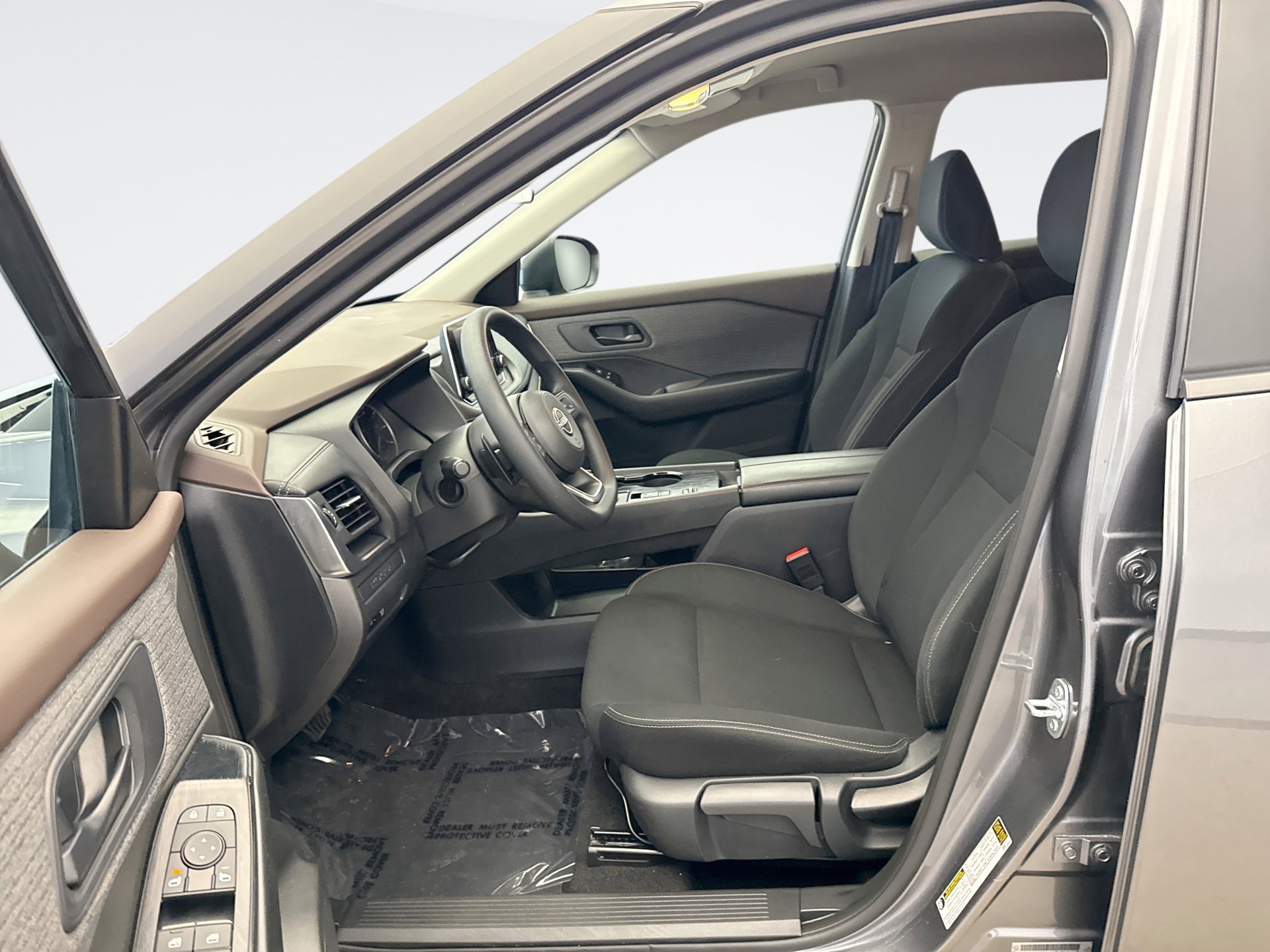 Used 2023 Nissan Rogue S image 10