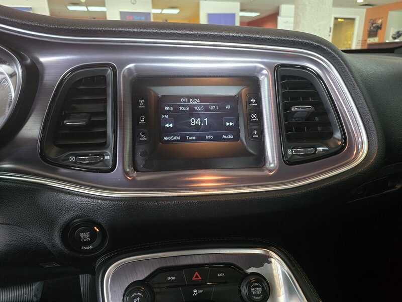 Used 2015 Dodge Challenger SXT RWD image 8