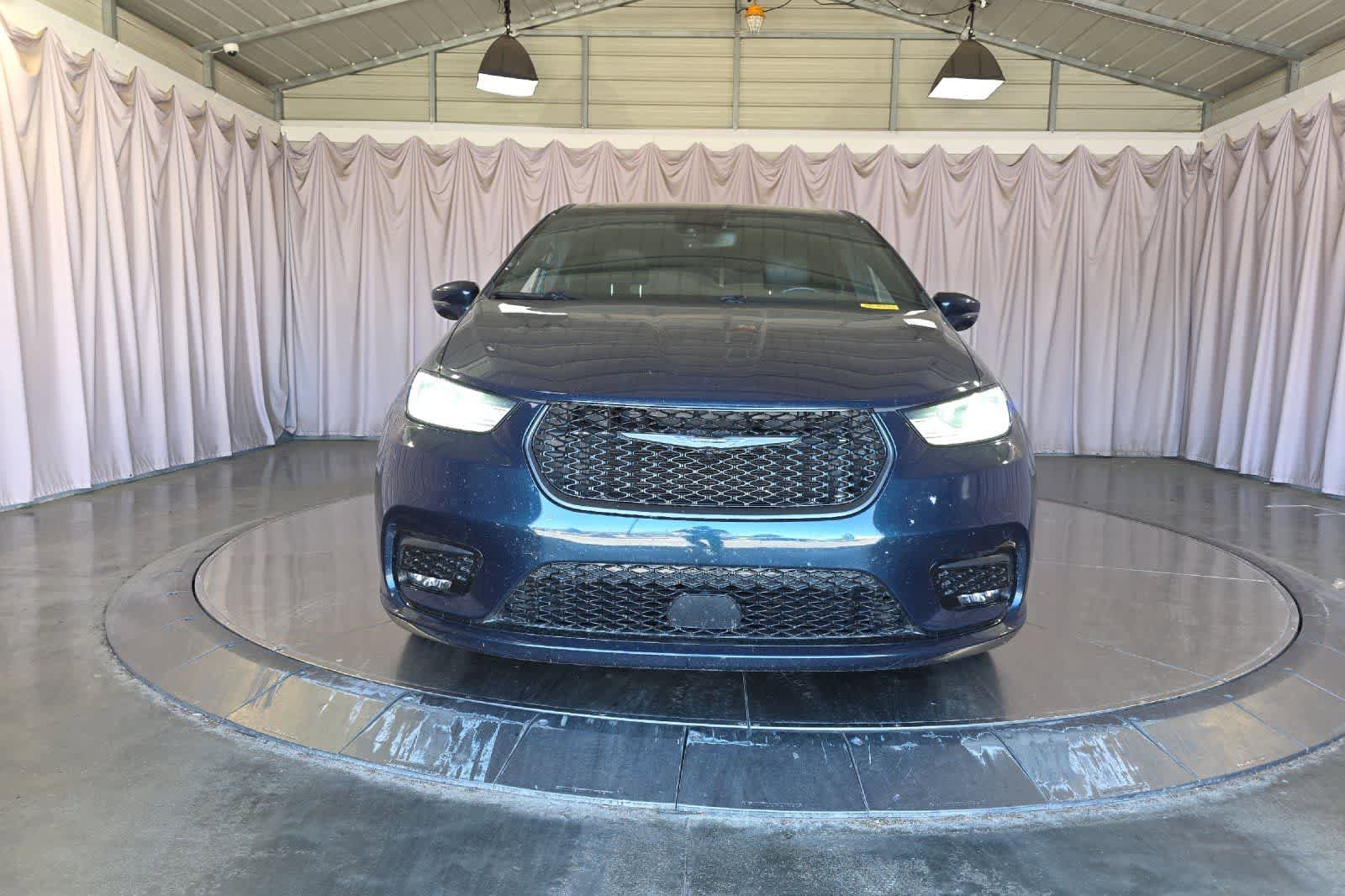 Used 2022 Chrysler Pacifica Touring-L w/ S Appearance Package FWD image 11
