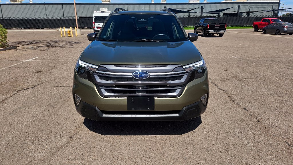 Used 2025 Subaru Forester Premium AWD/4WD image 3