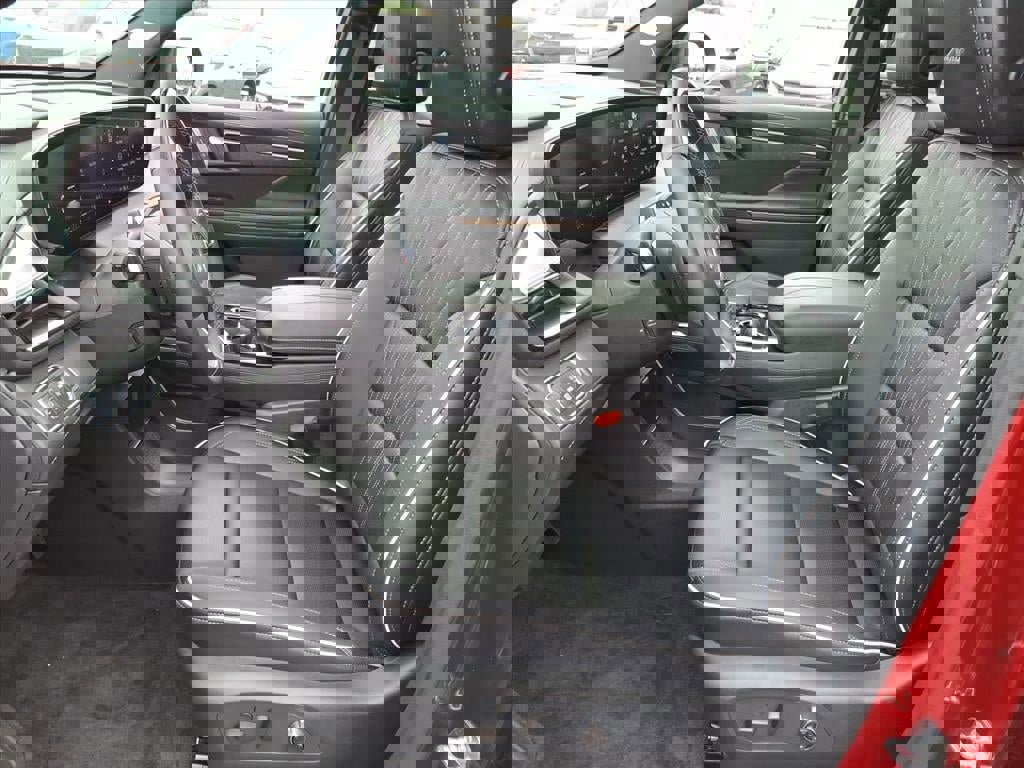 Used 2025 Buick Enclave Avenir w/ Super Cruise Package image 5