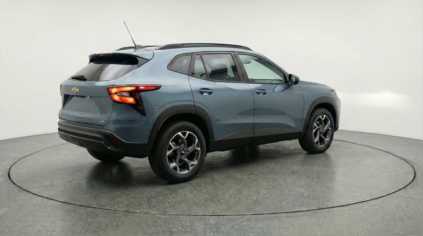 Used 2025 Chevrolet Trax LT image 9