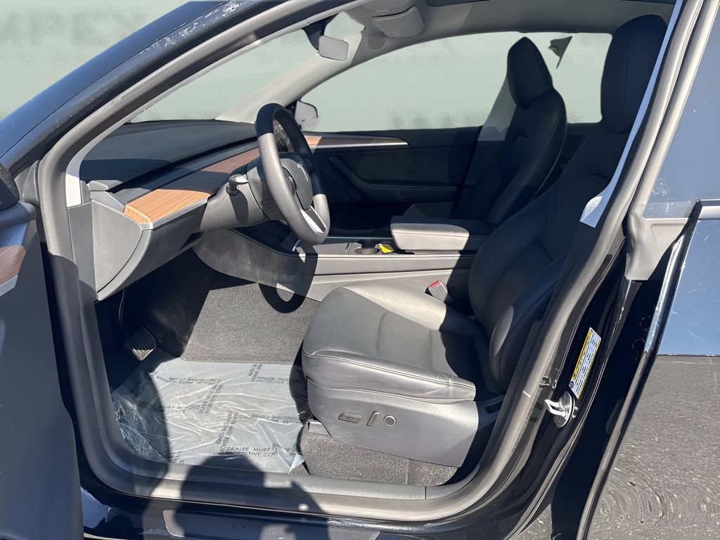 Used 2025 Tesla Model Y Long Range RWD image 9