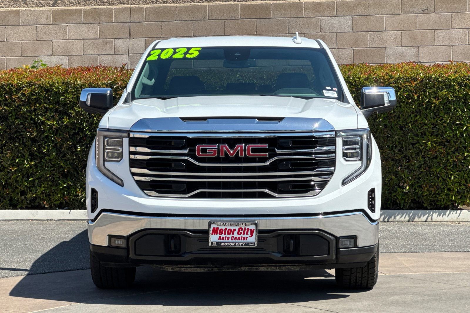 Certified 2025 GMC Sierra 1500 SLT RWD image 9