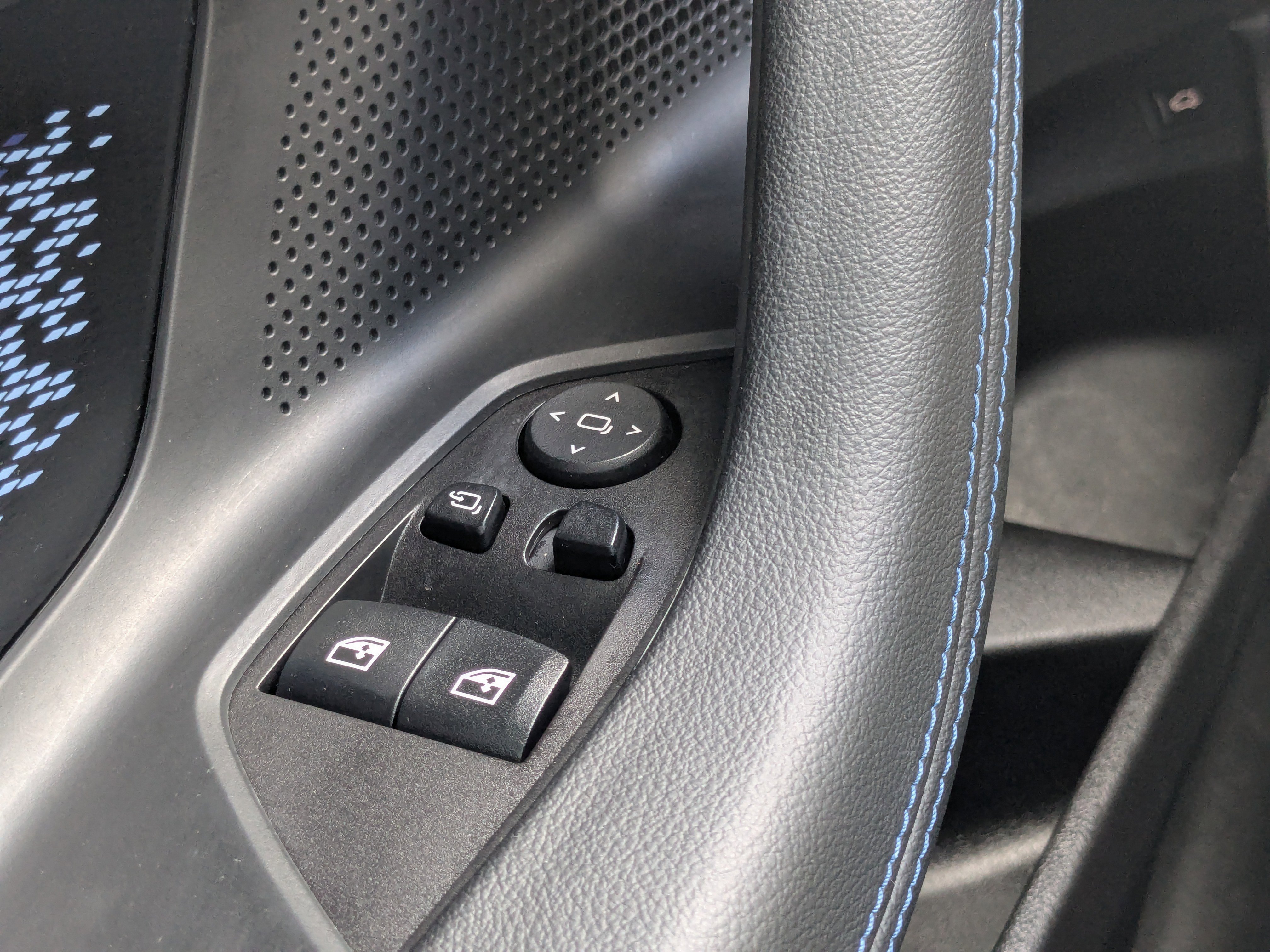 Used 2023 BMW M2 w/ Lighting Package image 33