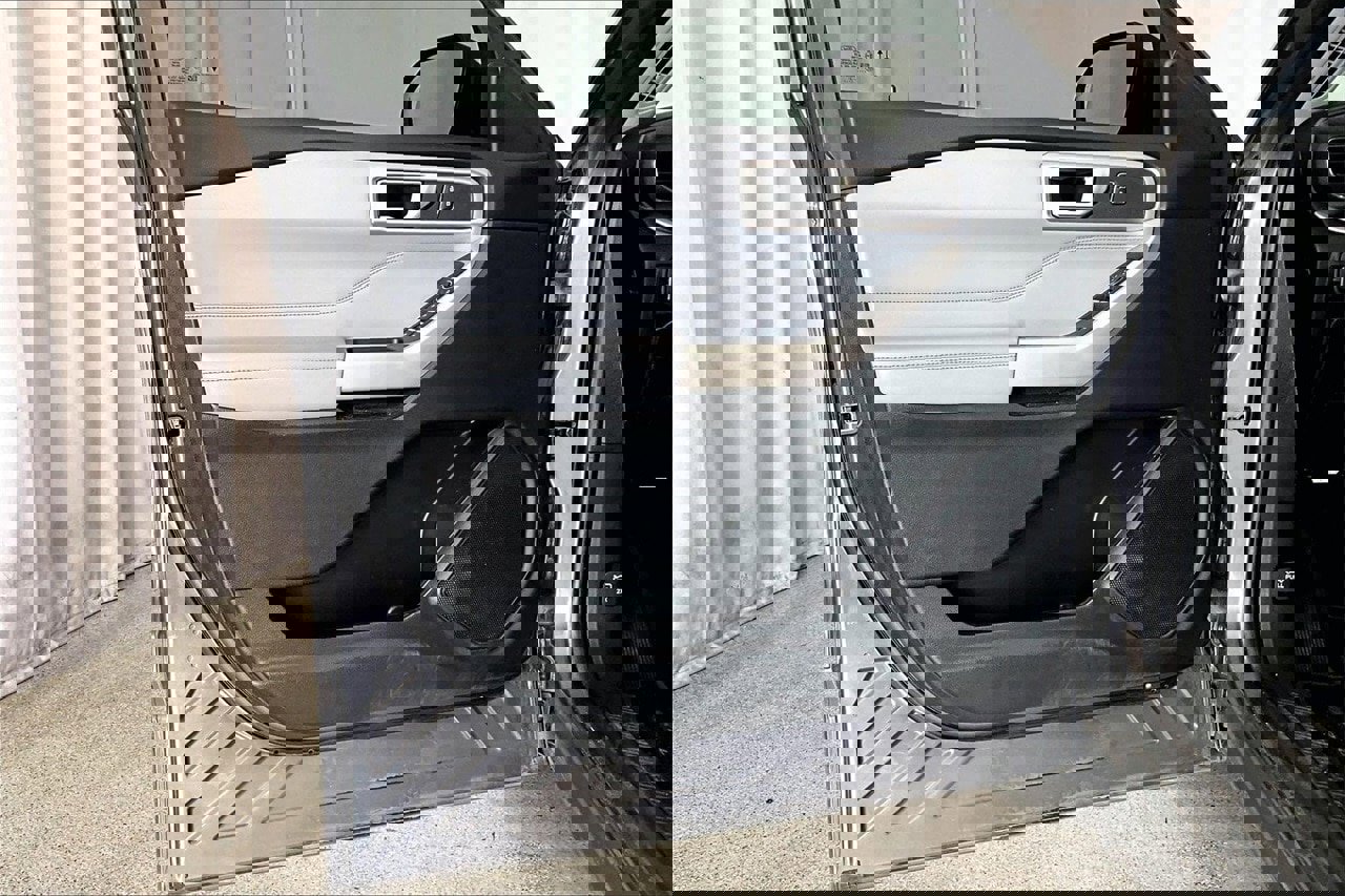 Used 2021 Ford Explorer XLT w/ Equipment Group 202A image 20