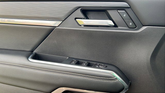 Used 2025 GMC Acadia Elevation image 14