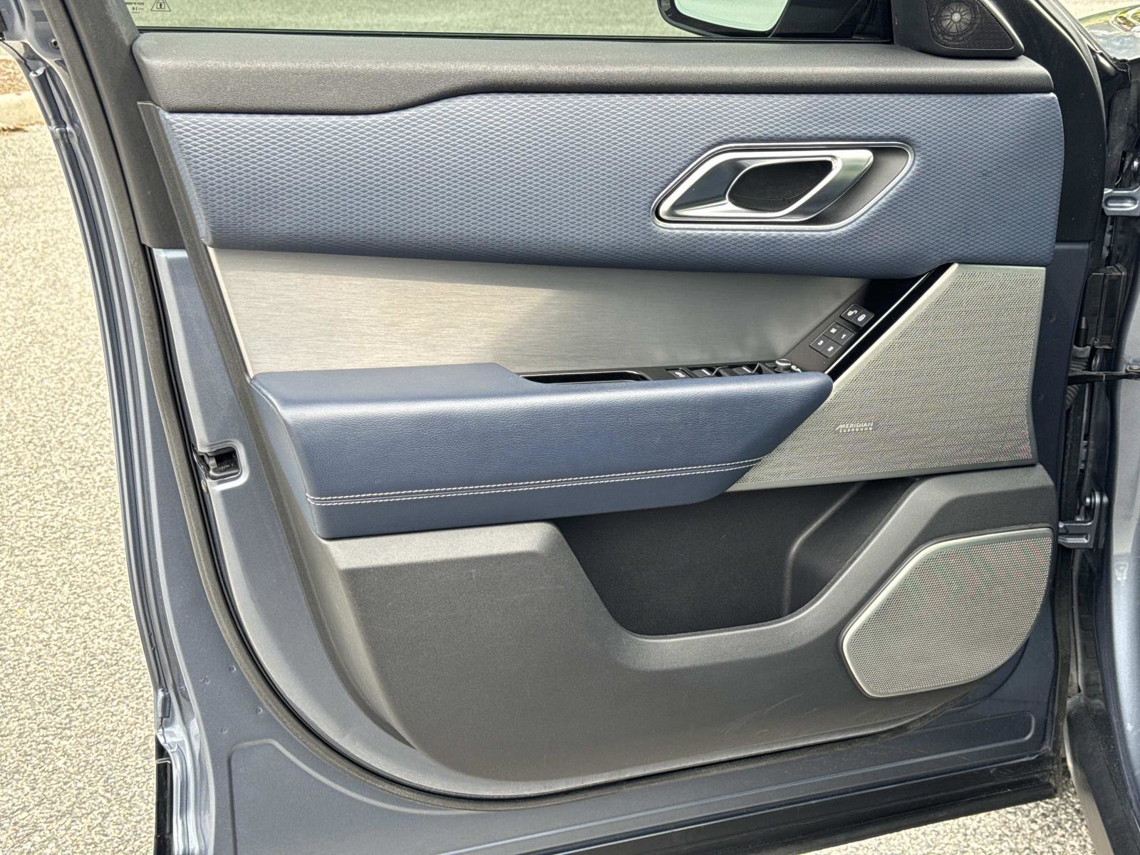 Used 2020 Land Rover Range Rover Velar R-Dynamic S image 19