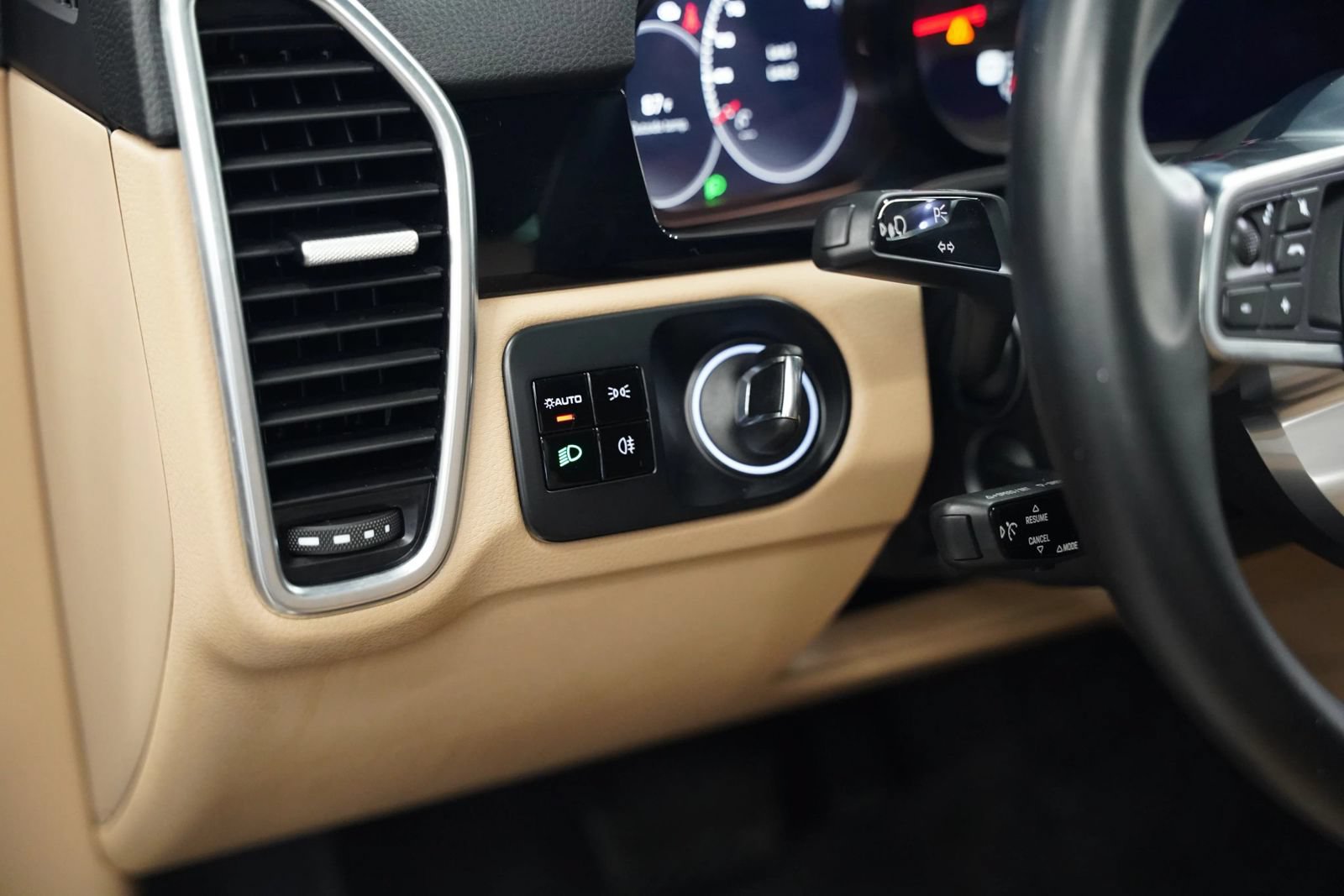 Used 2019 Porsche Cayenne AWD/4WD image 29