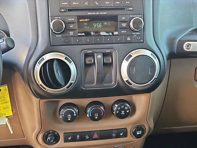 Used 2018 Jeep Wrangler Sahara w/ Connectivity Group AWD/4WD image 15