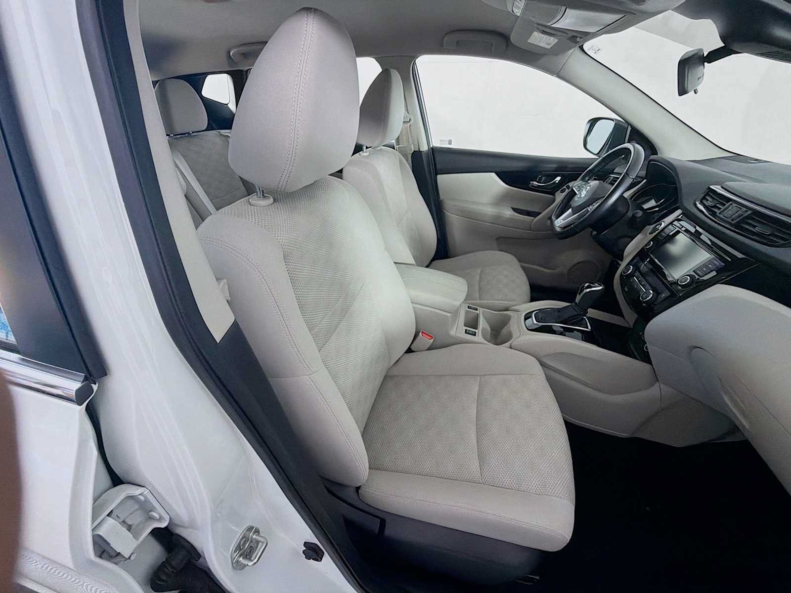 Used 2020 Nissan Rogue Sport SV w/ All-Weather Package AWD/4WD image 26
