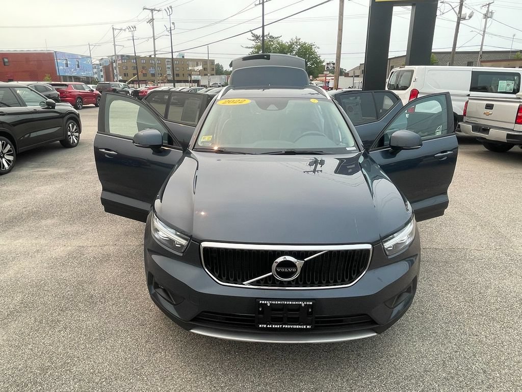 Used 2022 Volvo XC40 T5 Momentum AWD/4WD image 29