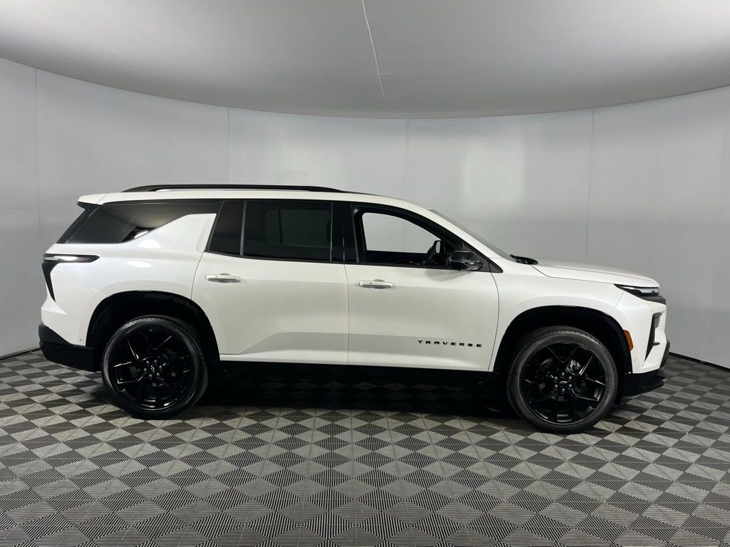 Used 2024 Chevrolet Traverse RS image 4