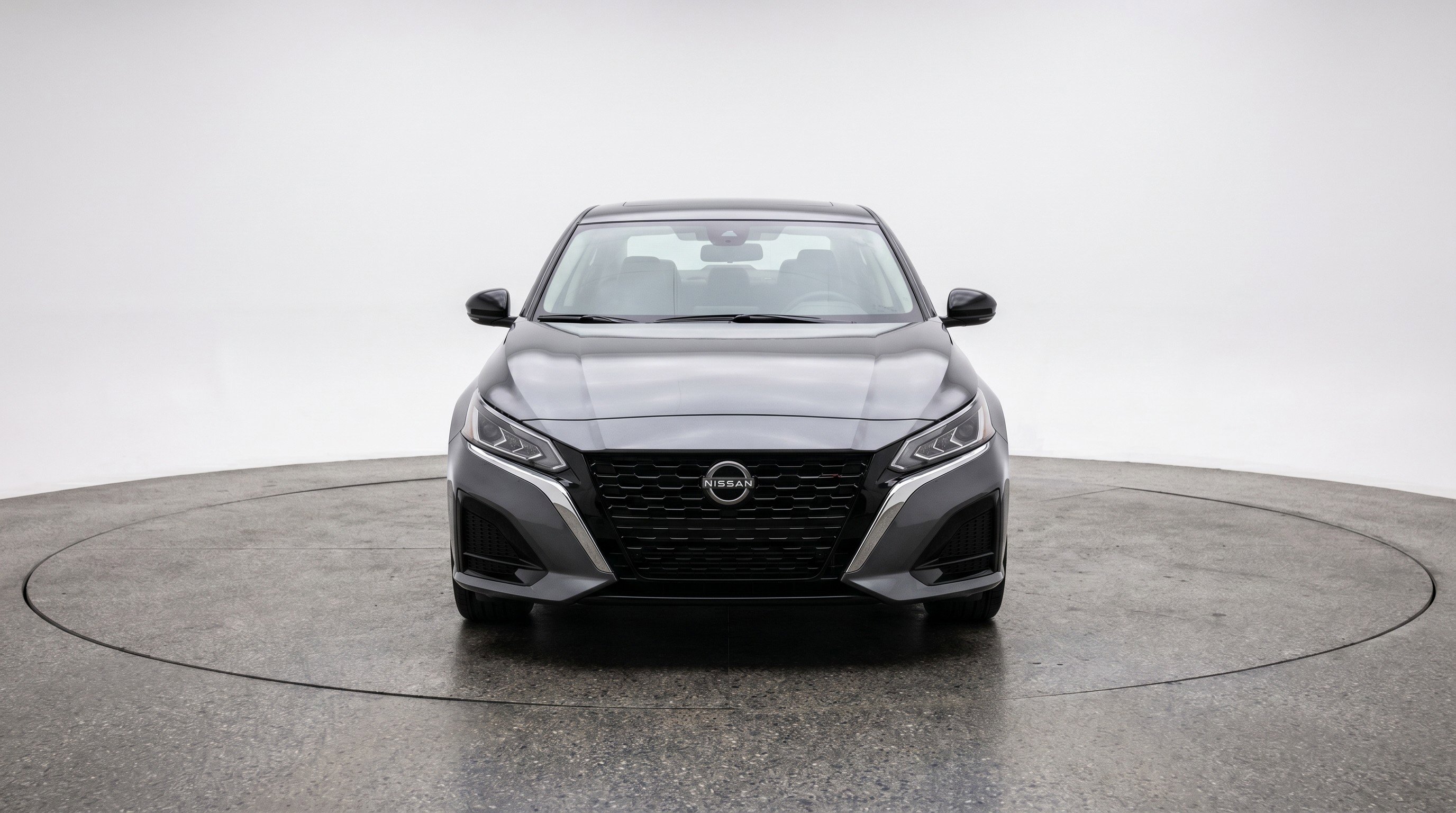 Used 2025 Nissan Altima 2.5 SV FWD image 2