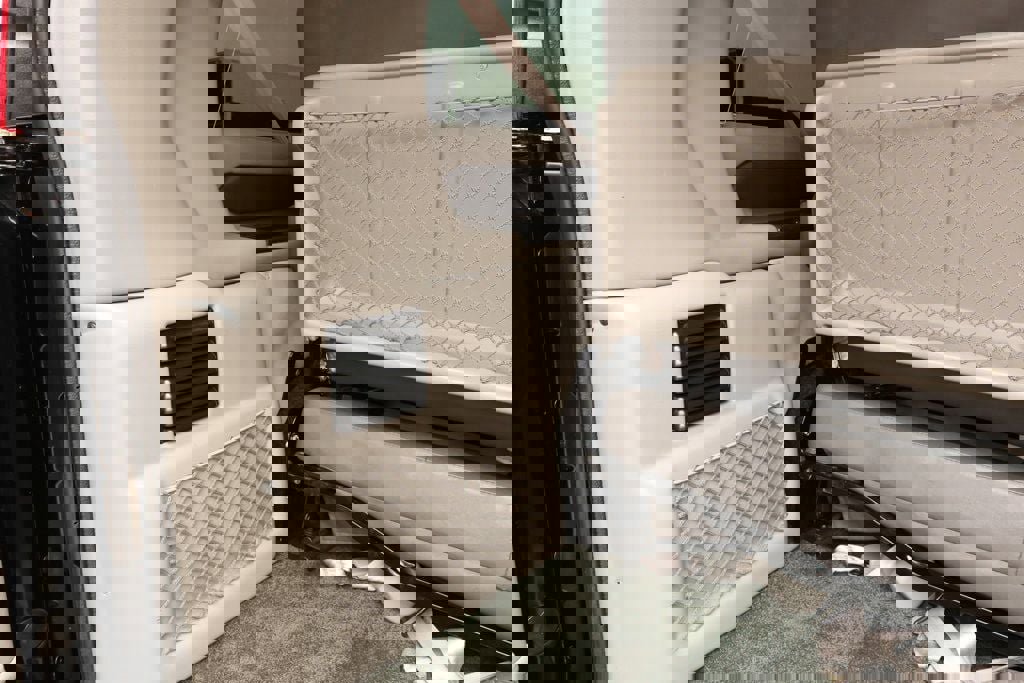 Used 2018 GMC Savana 2500 Extended w/ Enhanced Convenience Package image 23