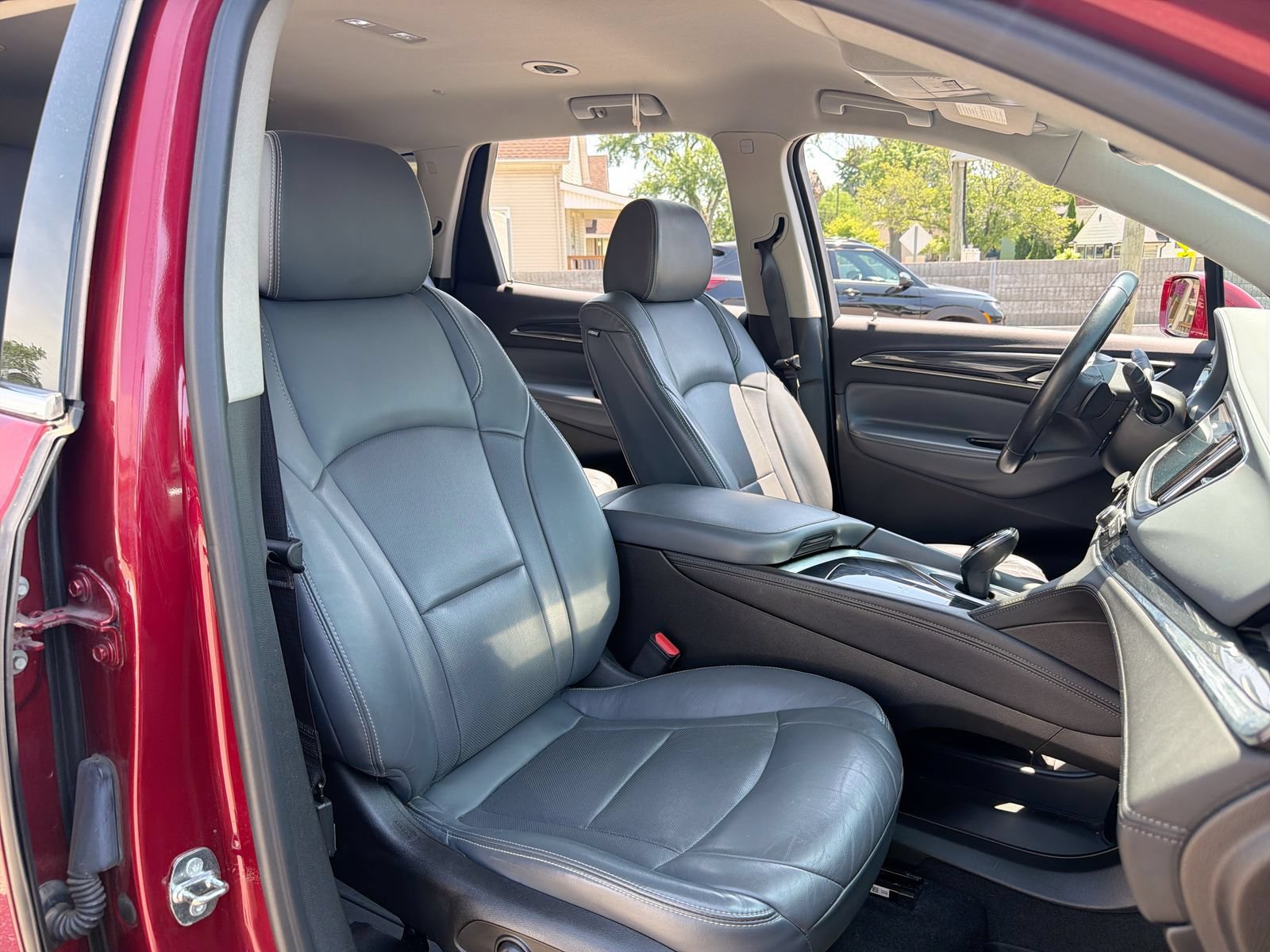 Used 2018 Buick Enclave Essence AWD/4WD image 25