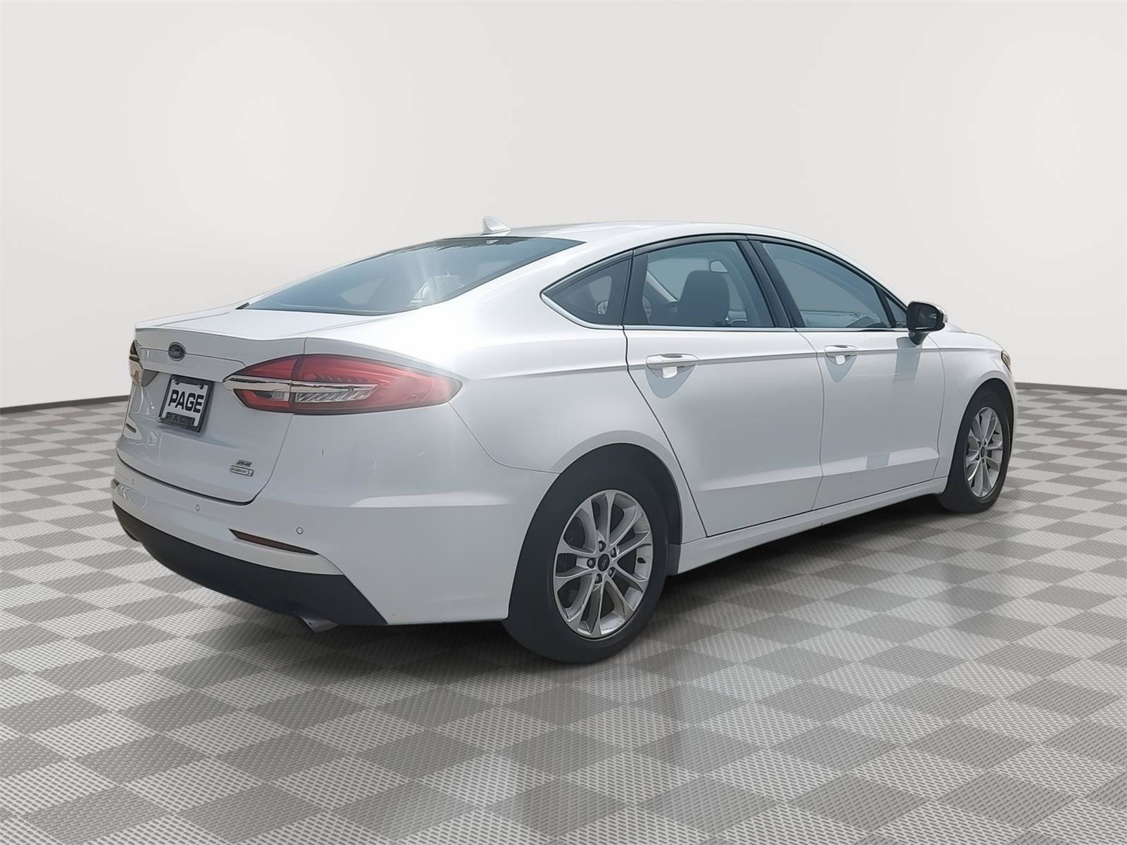 Used 2020 Ford Fusion SE FWD image 25