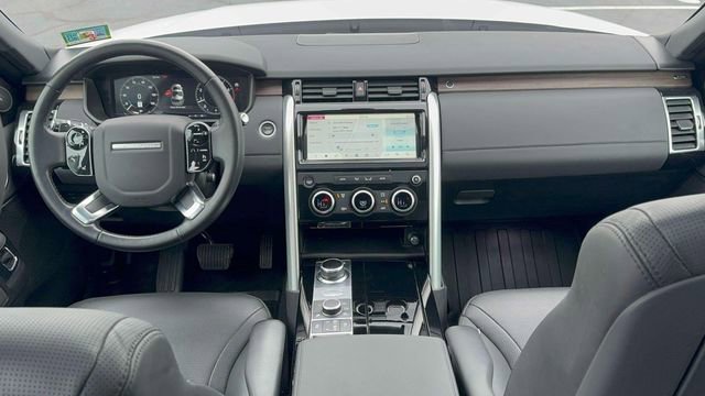 Used 2020 Land Rover Discovery HSE image 12