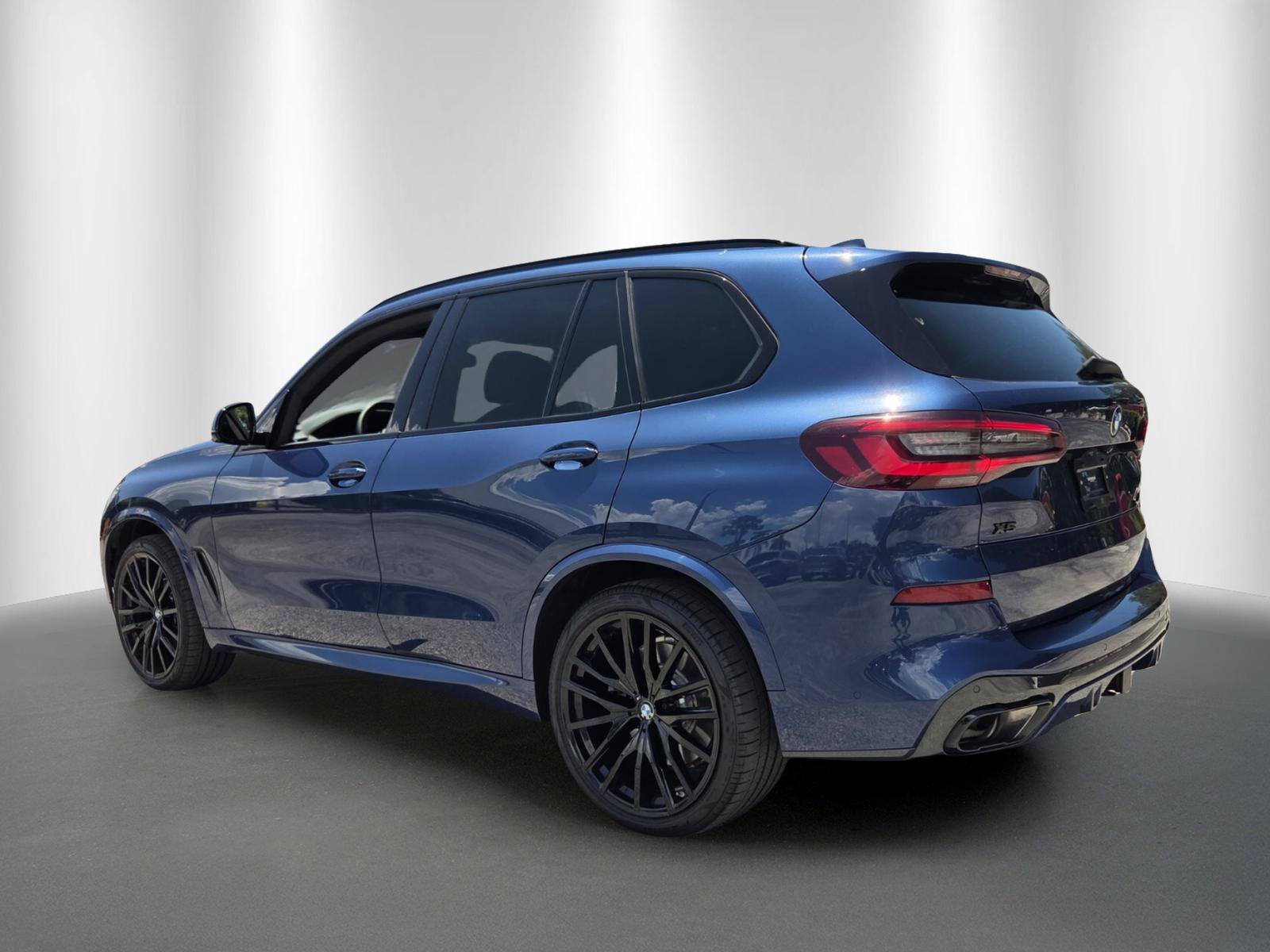 Used 2023 BMW X5 M50i w/ Executive Package AWD/4WD image 5