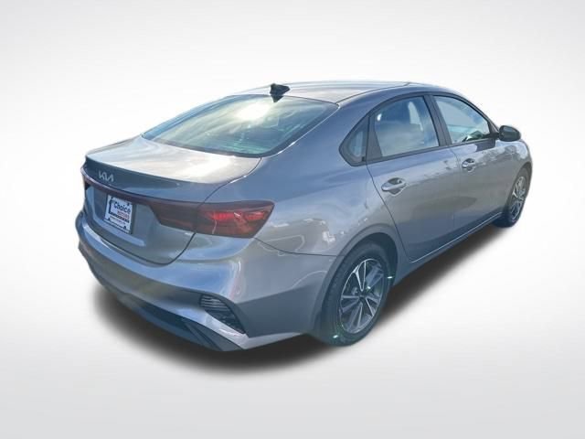 Used 2023 Kia Forte LXS image 6