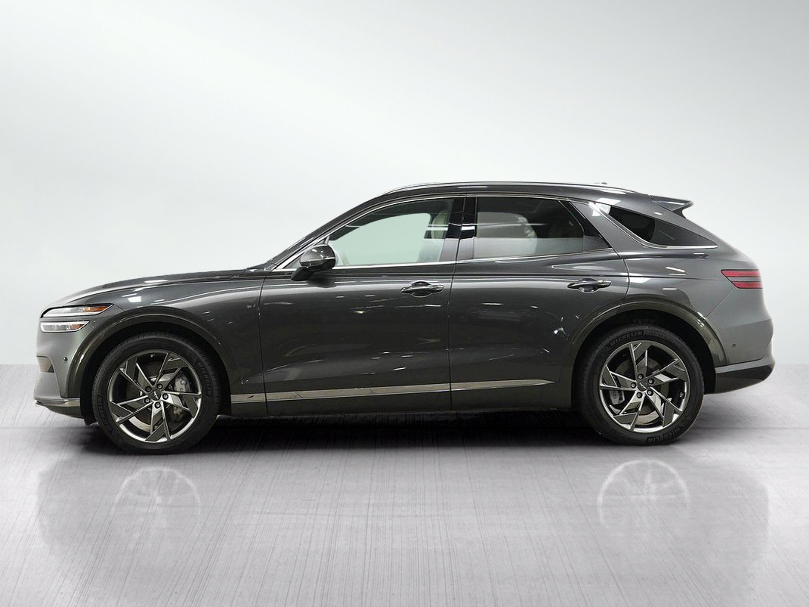 Used 2023 Genesis Electrified GV70 AWD/4WD image 2