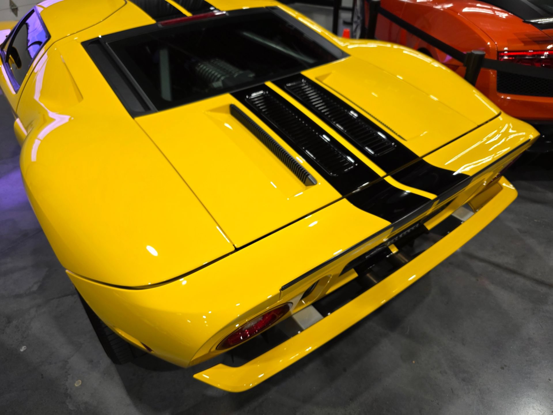 Used 2005 Ford GT RWD image 39