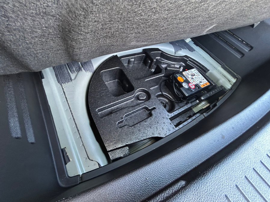 Used 2023 Chevrolet Bolt EUV Premier FWD image 54