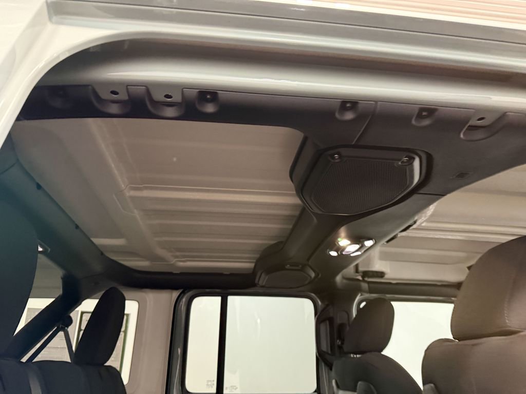 Used 2023 Jeep Wrangler Unlimited Rubicon w/ Cold Weather Group image 16