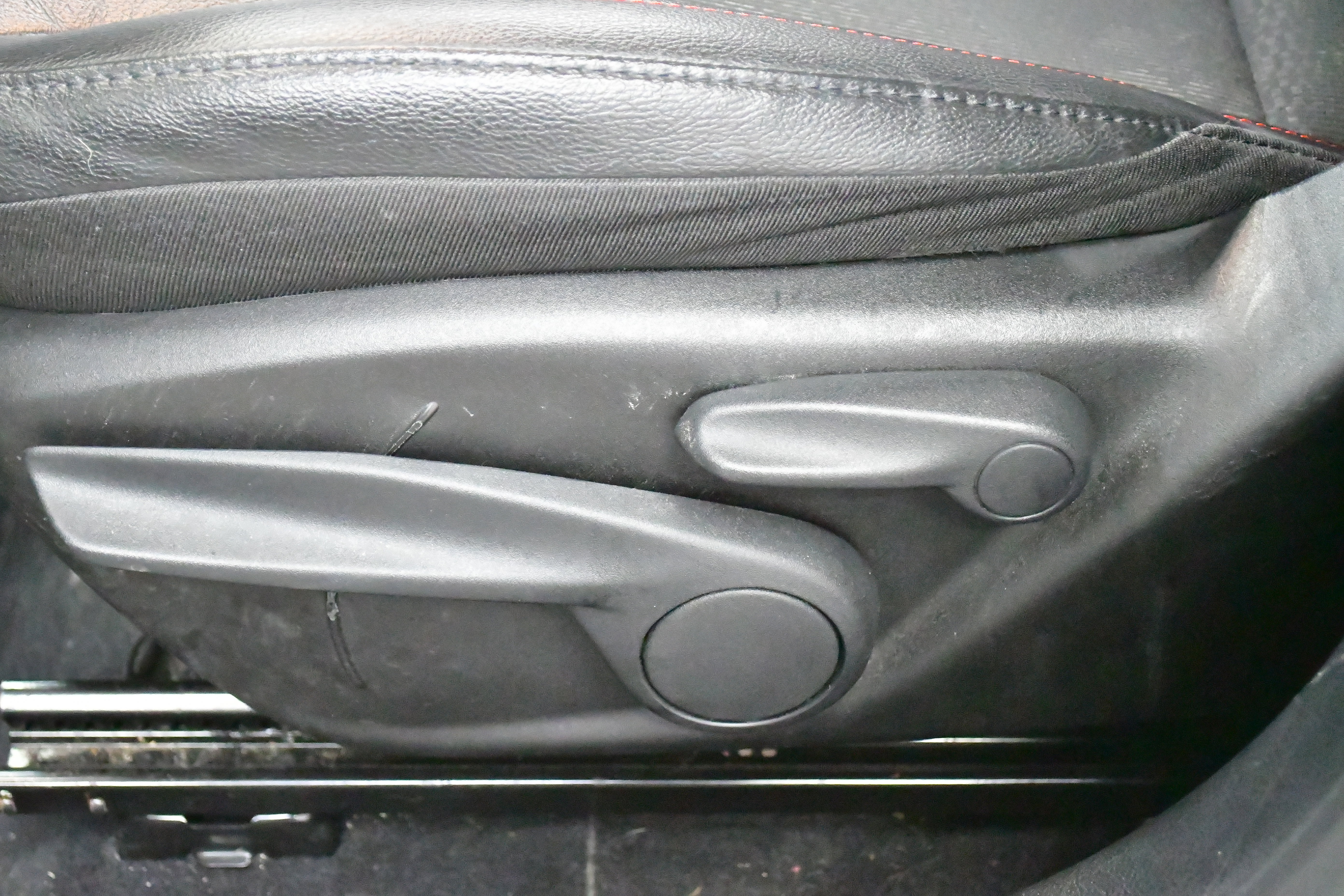 Used 2025 Jeep Compass Trailhawk AWD/4WD image 12