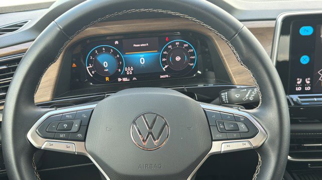 Used 2025 Volkswagen Atlas SE FWD image 28
