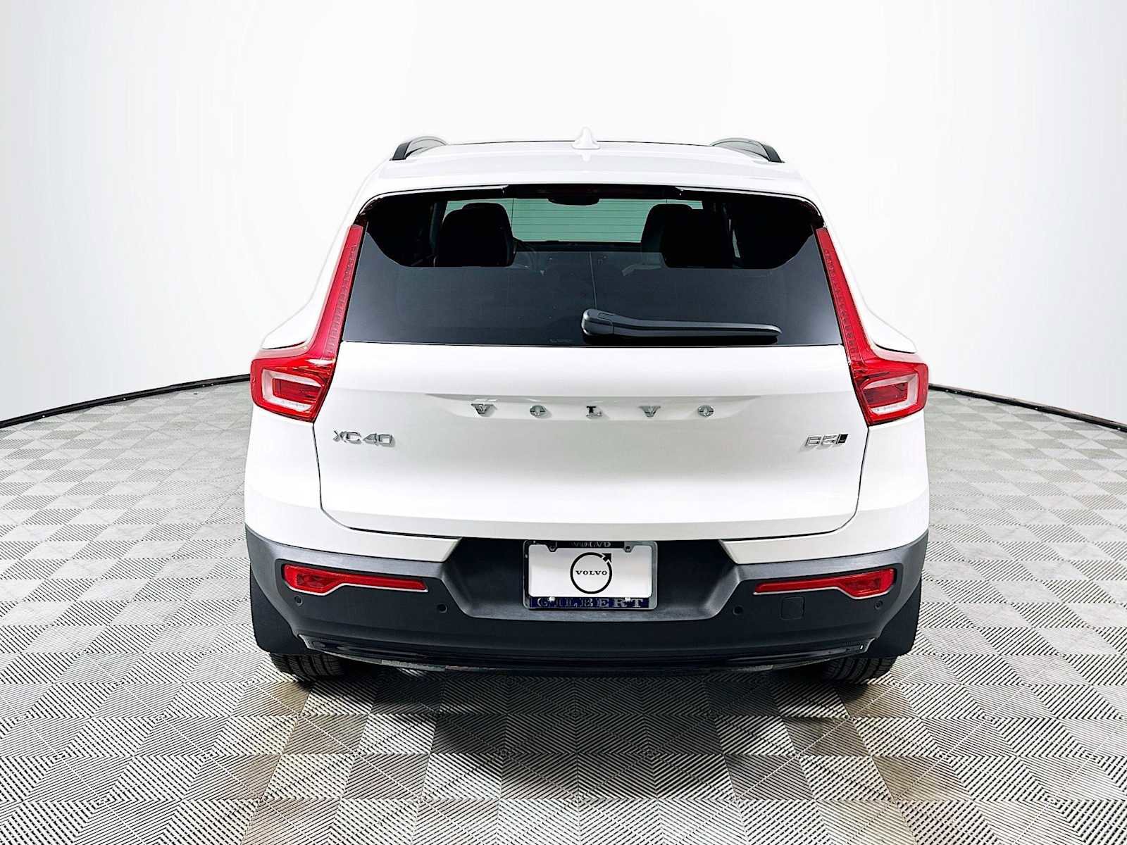 Used 2025 Volvo XC40 B5 Plus w/ Climate Package image 6