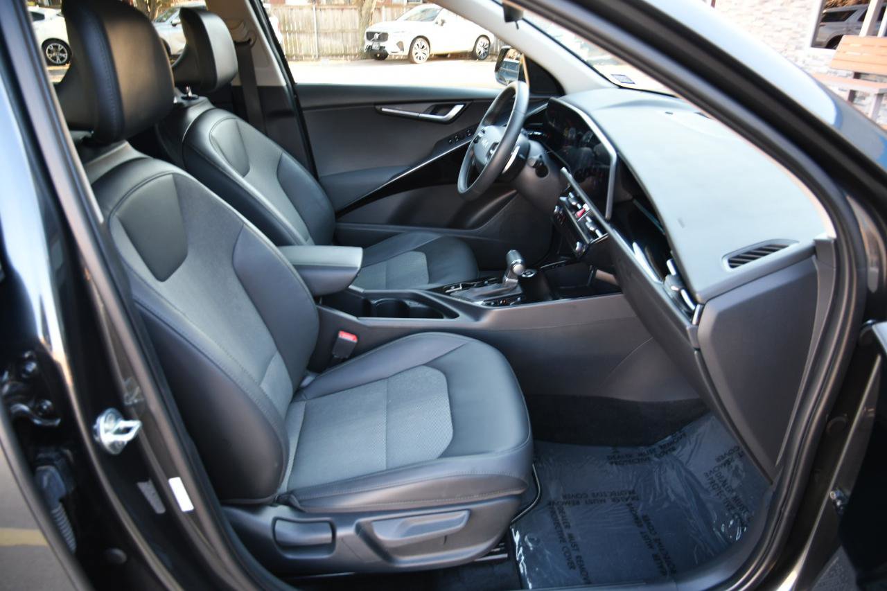 Used 2023 Kia Niro EX Touring image 30