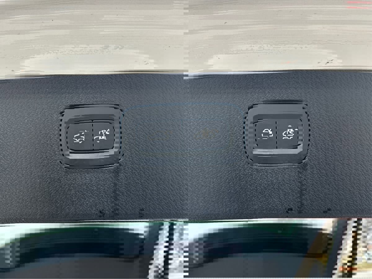 Used 2022 Volvo XC90 T5 Momentum w/ Protection Package Premier image 31