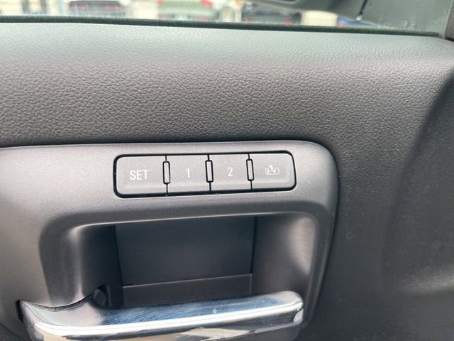 Used 2018 Chevrolet Silverado 1500 LTZ AWD/4WD image 17