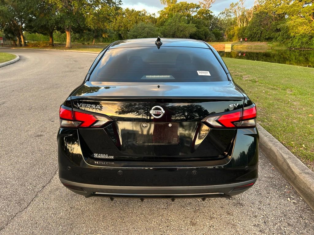 Used 2022 Nissan Versa SV FWD image 4