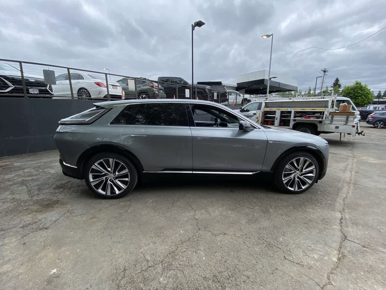 Used 2024 Cadillac Lyriq Luxury w/ LPO, Floor Liner Package AWD/4WD image 7