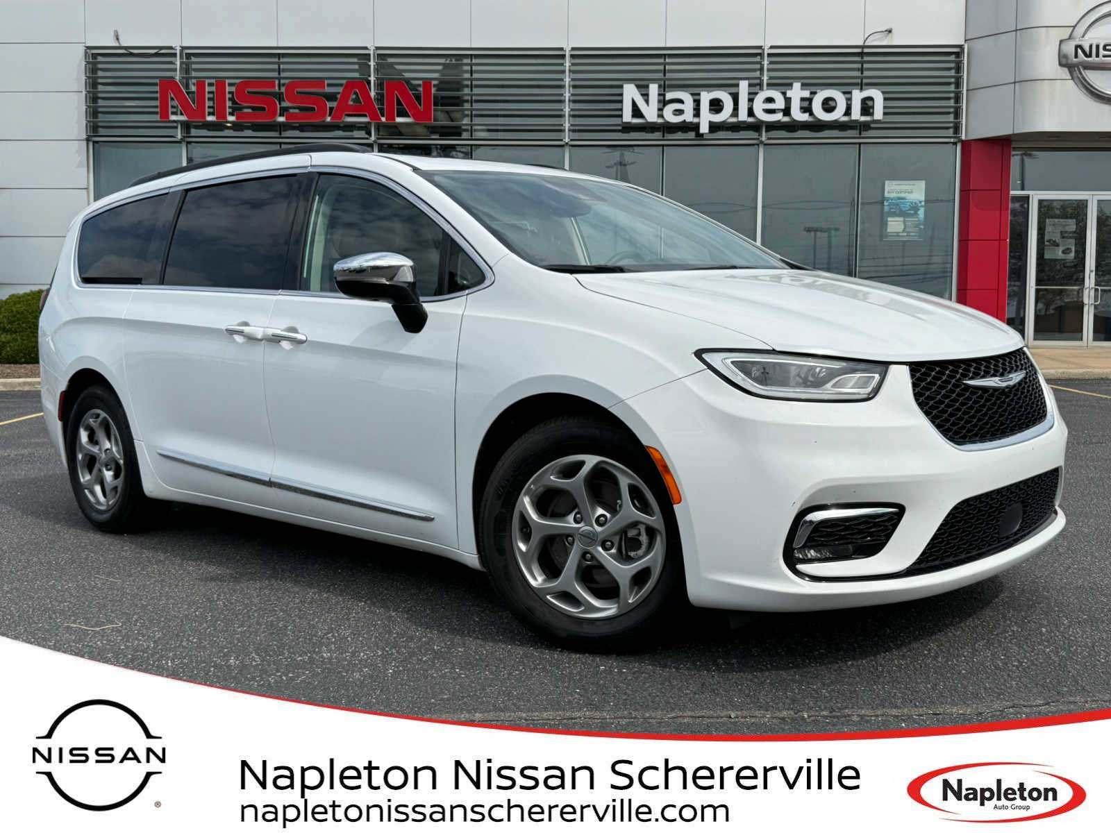 Used 2023 Chrysler Pacifica Limited FWD image 1