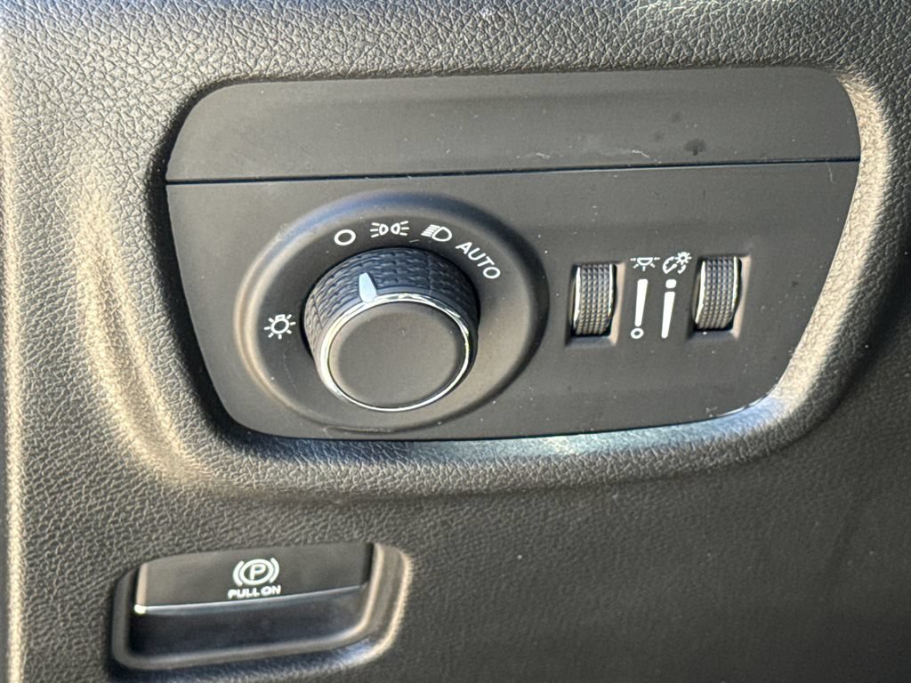 Used 2023 Jeep Grand Cherokee Altitude RWD image 22