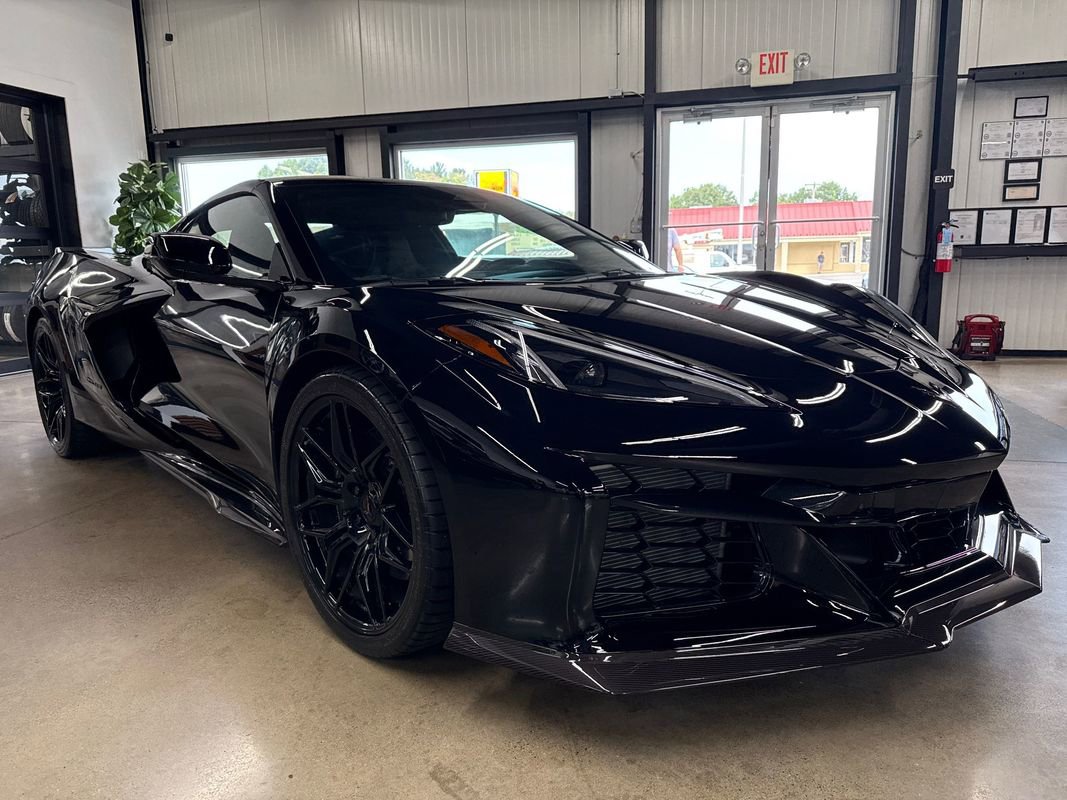 Used 2025 Chevrolet Corvette Z06 image 25
