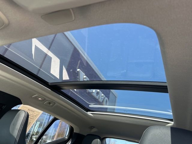 Certified 2025 Volvo XC40 B5 Plus image 27