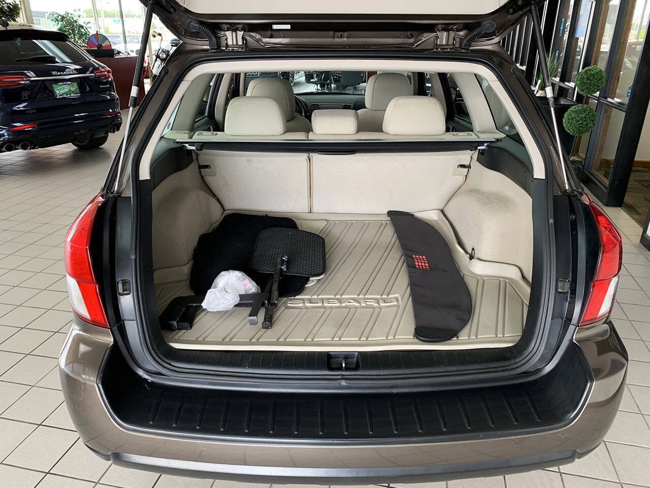 Used 2008 Subaru Outback 2.5i L.L. Bean AWD/4WD image 7