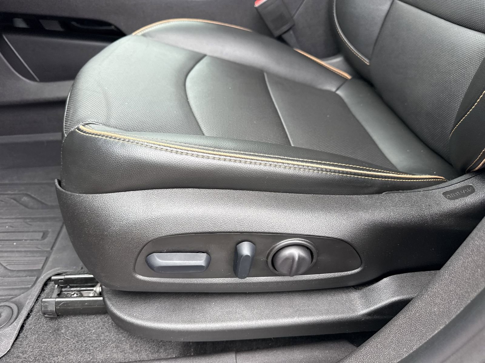 Used 2024 GMC Terrain AT4 w/ Infotainment Package II image 21