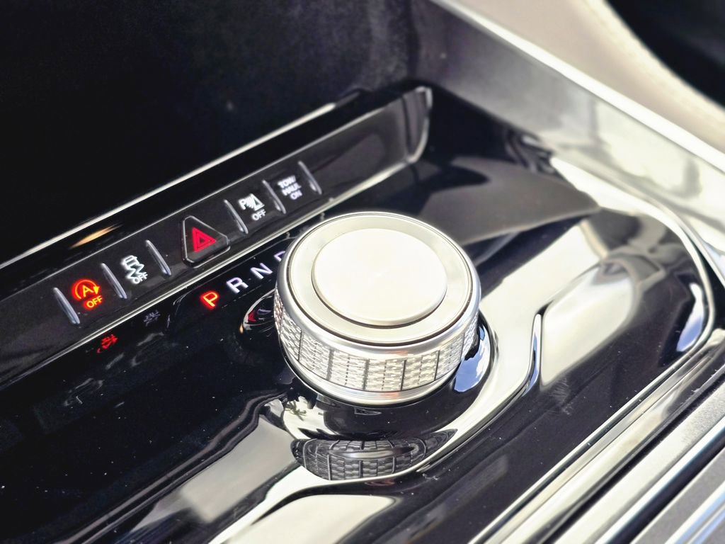 Used 2024 Jeep Wagoneer 2WD image 27