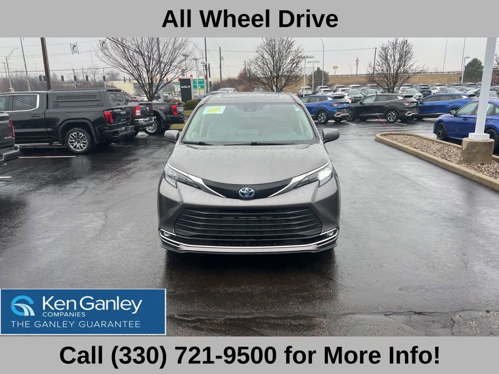 Used 2024 Toyota Sienna XLE image 4